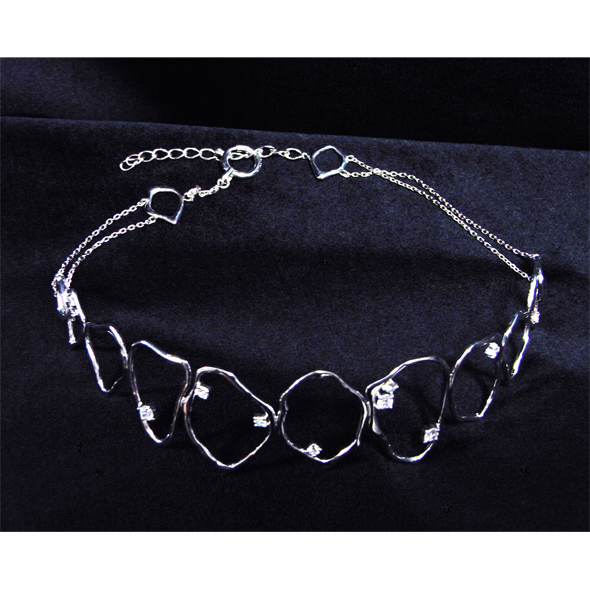 ダイヤモンドとトルコ石のチョーカー