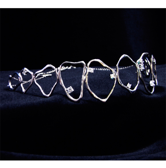 ダイヤモンドとトルコ石のチョーカー