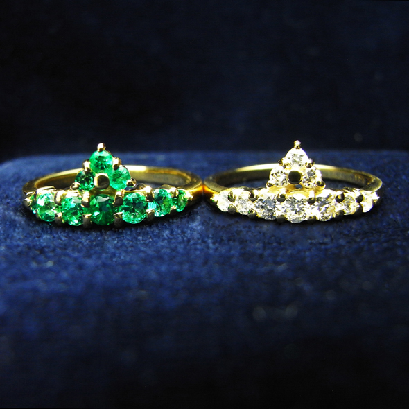 エメラルドとダイヤモンドのリング