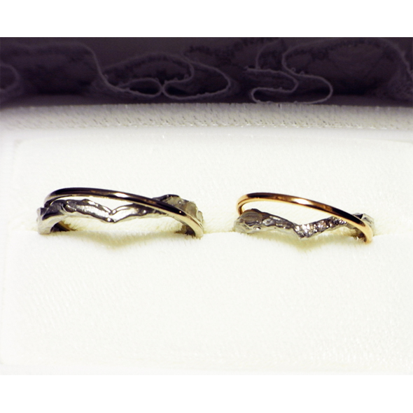 ダイヤモンドのコンビマリッジリング