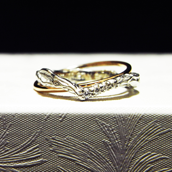 ダイヤモンドのコンビマリッジリング