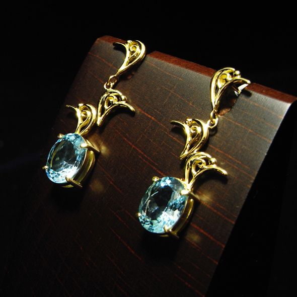 アクアマリンのパリュール リフォーム後のピアス K18イエローゴールド アクアマリン 写真5