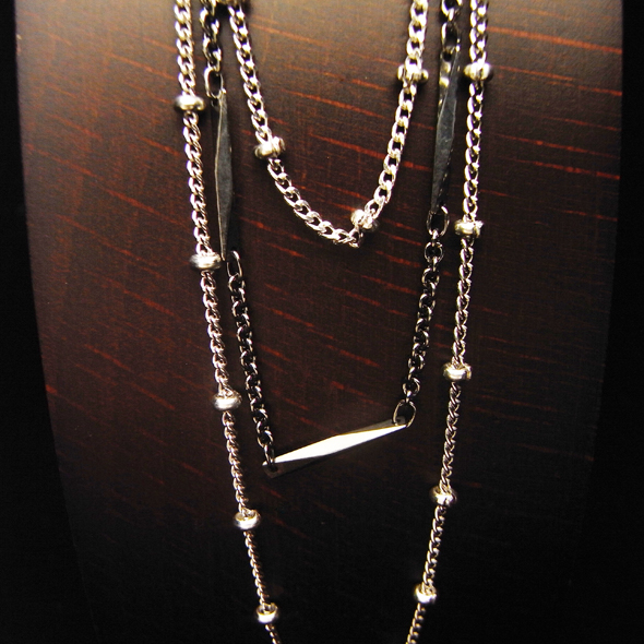 ムーンストーンとアメジストのピンバッジ チェーンの拡大図 SV925 写真3