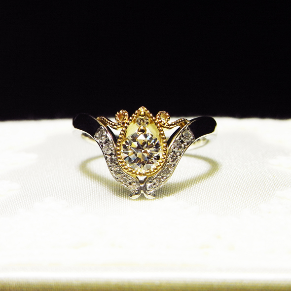 ダイヤモンドのコンビエンゲージリング