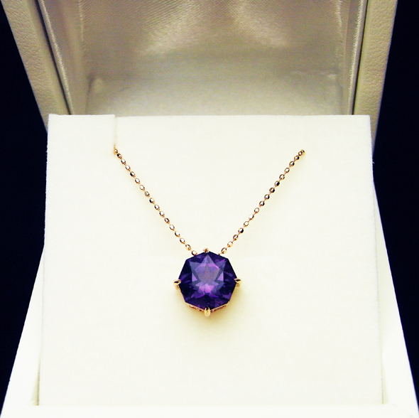 アメジストのネックレス