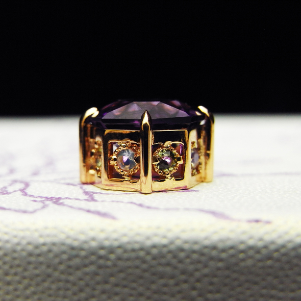 アメジストのネックレス