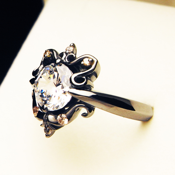 大粒ジルコニアのメンズリング 斜めから見た図 SV925 キュービックジルコニア 写真3