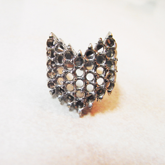 お預かりした指輪から、ダイヤモンドを外した後 Pt900 写真4