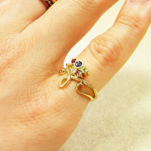タンザナイトとマルチストーンのピンキーリング