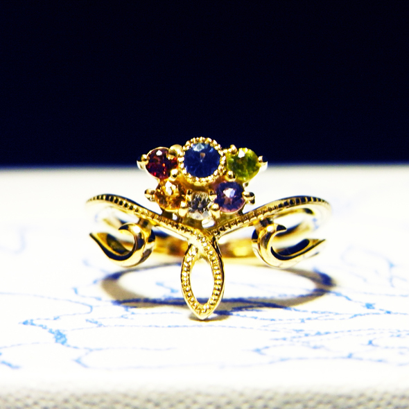 タンザナイトとマルチストーンのピンキーリング