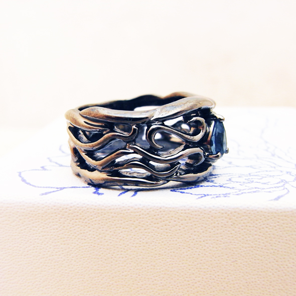 アクアマリンのブラックカラーメンズリング 側面図 SV925 アクアマリン 写真4