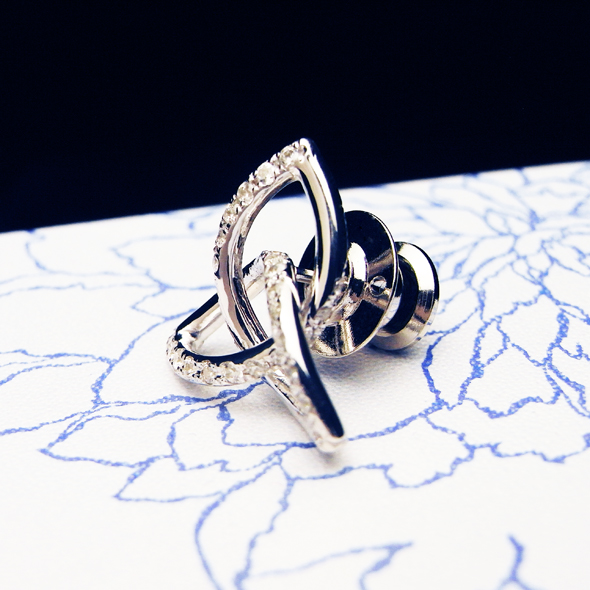 ジルコニアのネクタイピン 石あり 斜めから見た図 SV925 写真5