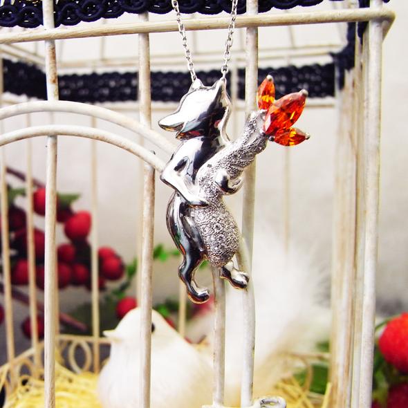 GIGA「戯ける(おどける)」 ロジウムカラー ペンダント拡大図 SV925 キュービックジルコニア 写真8