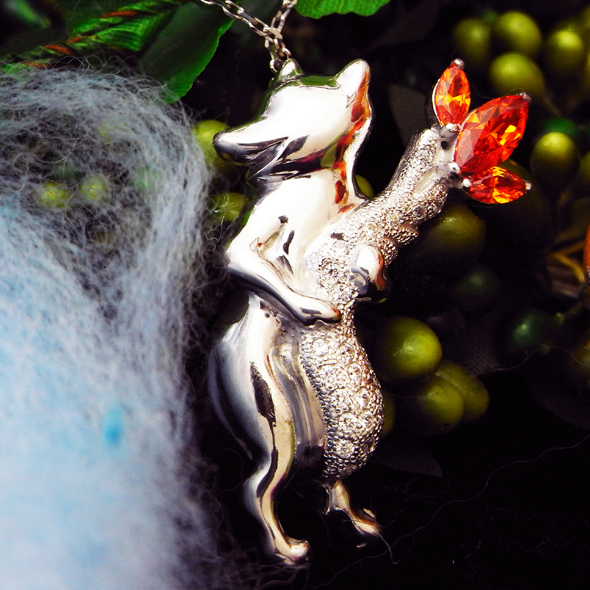 GIGA「戯ける(おどける)」 ロジウムカラー ペンダント拡大図 SV925 キュービックジルコニア 写真7