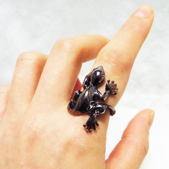 家守(やもり)のリング 着用図 SV925 ルビー サファイア アクアマリン キュービックジルコニア 写真4