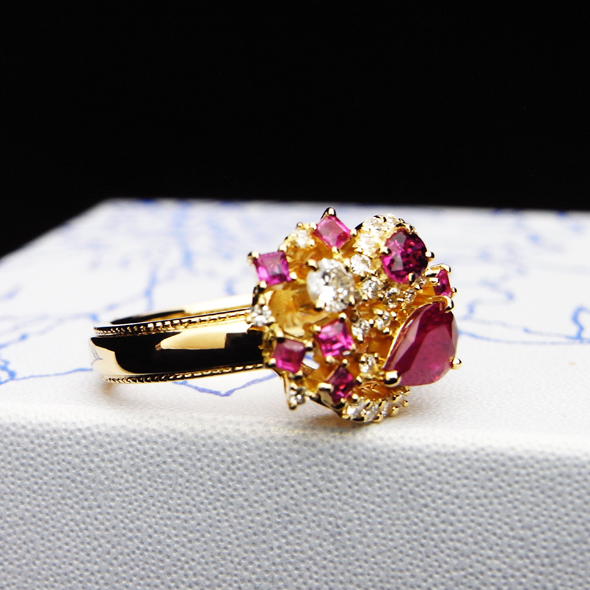 ダイヤモンドとルビーのリング 斜めから見た図 K18イエローゴールド ダイヤモンド ルビー 写真5