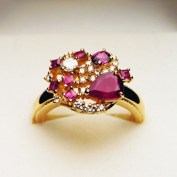 ダイヤモンドとルビーのリング