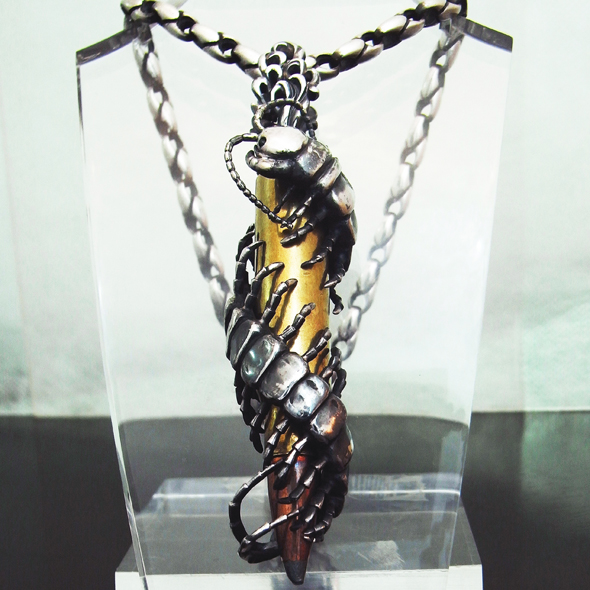 百足（むかで）と弾丸のネックレス