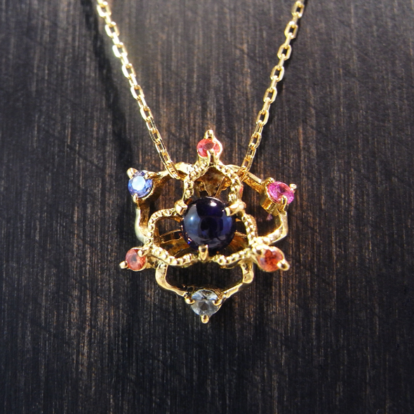 百花（ももか）小さな花のネックレス －サファイア－