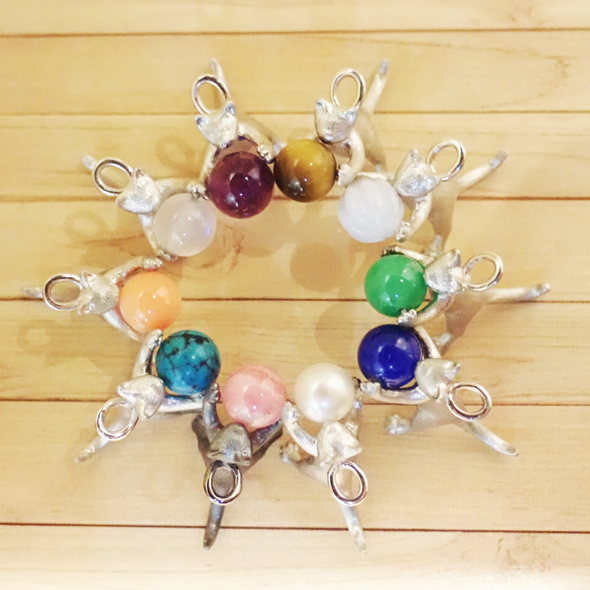 mignon ーこねこー 石の種類 SV925 タイガーアイ(虎目石) ブルーレースアゲート(カービング) クリソプレーズ ラピスラズリ 淡水パール インカローズ(縞入り) ネット入りトルコ石 ピンクサンゴ ラブラドライト(ホワイト) アメジスト ネックレス ねこモチーフ 黒ねこ 写真6