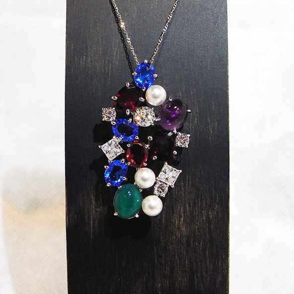 色石を使ったブローチ兼ペンダントトップ