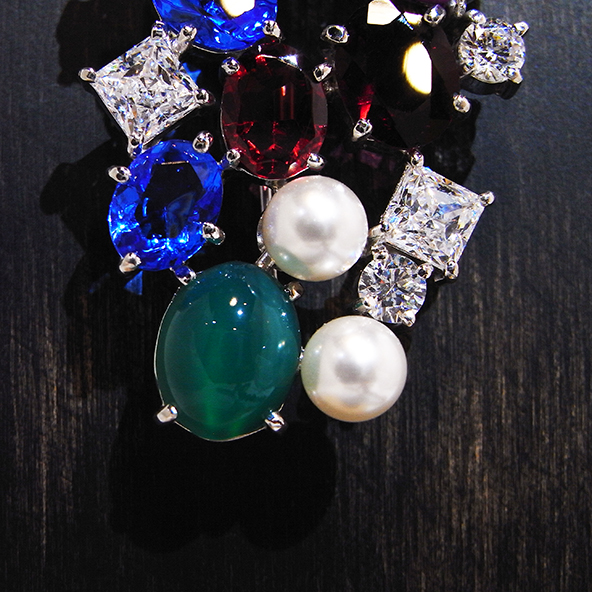 色石を使ったブローチ兼ペンダントトップ 拡大図 シルバー925 キュービックジルコニア 色石 写真4