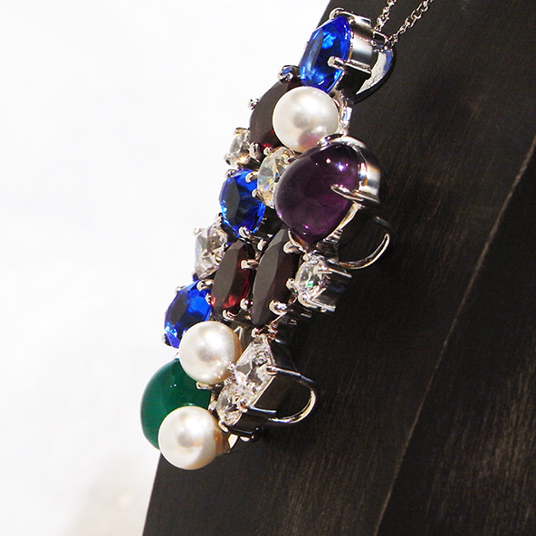 色石を使ったブローチ兼ペンダントトップ 側面図 シルバー925 キュービックジルコニア 色石 写真6