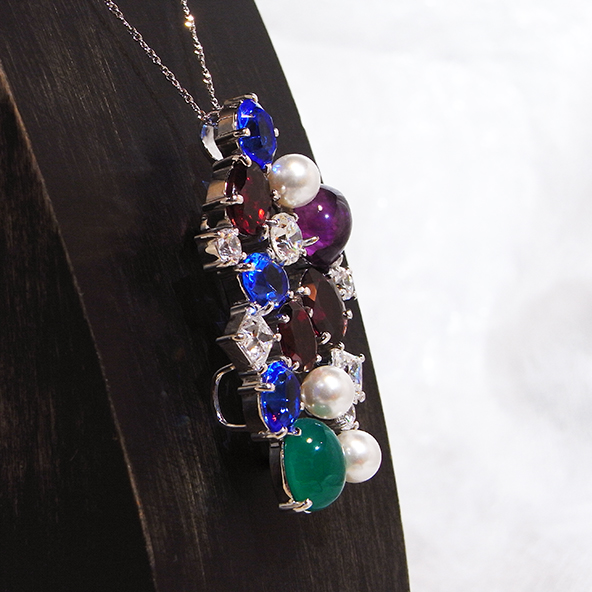 色石を使ったブローチ兼ペンダントトップ 側面図 シルバー925 キュービックジルコニア 色石 写真3