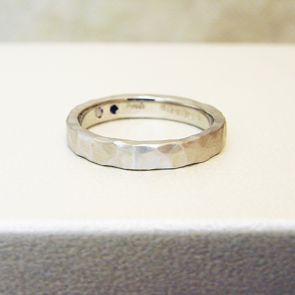 オパールとダイヤモンドのエンゲージマリッジリング