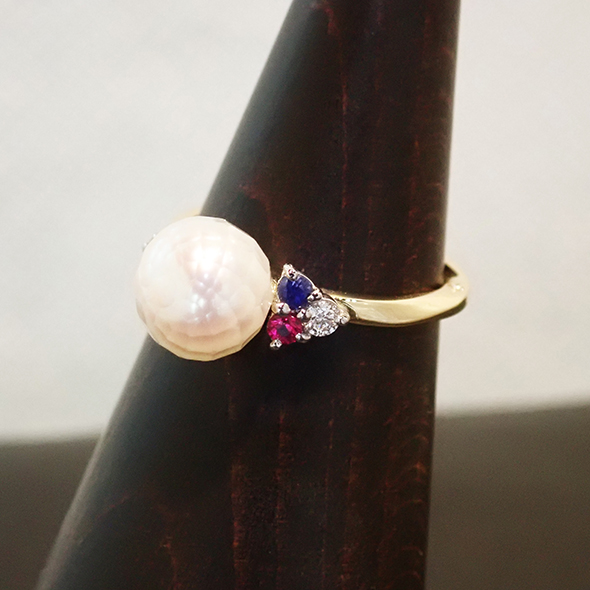 華真珠　トリコロールリング（ホワイト）