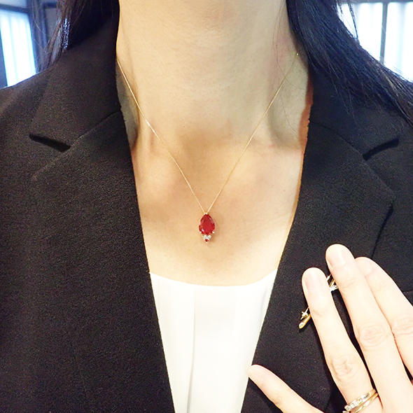 ファイヤーオパールのネックレス