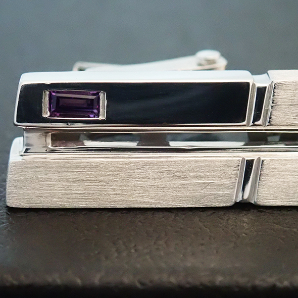 ゲーム機をかたどったネクタイピン 誕生石のアップ SV925 アメジスト ブラックダイヤモンド キュービックジルコニア 写真5