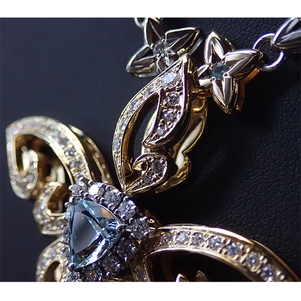 アクアマリンとダイヤモンドのクロスペンダント 拡大図 K18イエローゴールド Pt900 アクアマリン ダイヤモンド 写真5