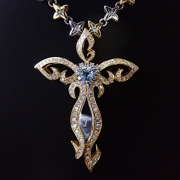 アクアマリンとダイヤモンドのクロスペンダント