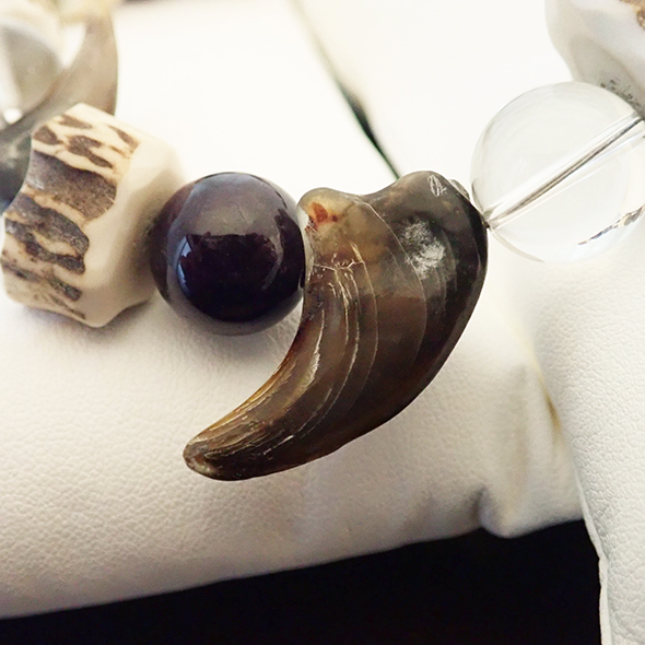 鹿の角とアメジストのペンダント