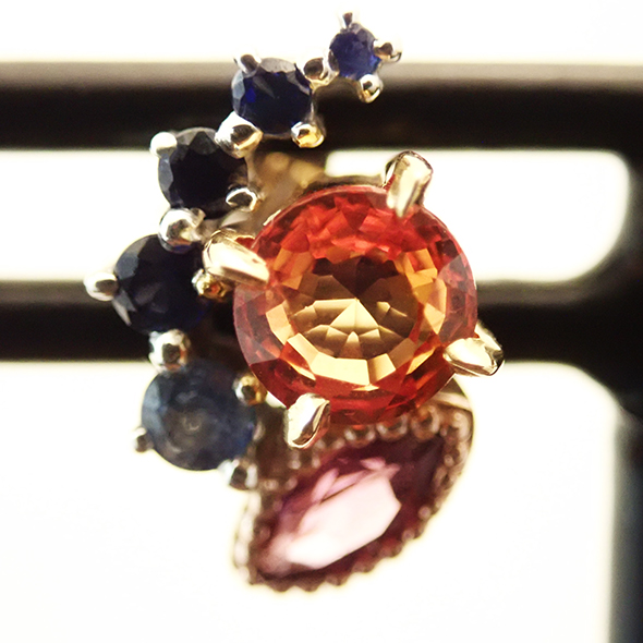 百花(ももか)常花のピアス ーオレンジサファイアー 拡大図 Pt900 K18イエローゴールド K18ピンクゴールド オレンジサファイア ロードライトガーネット ブルーサファイア 写真5