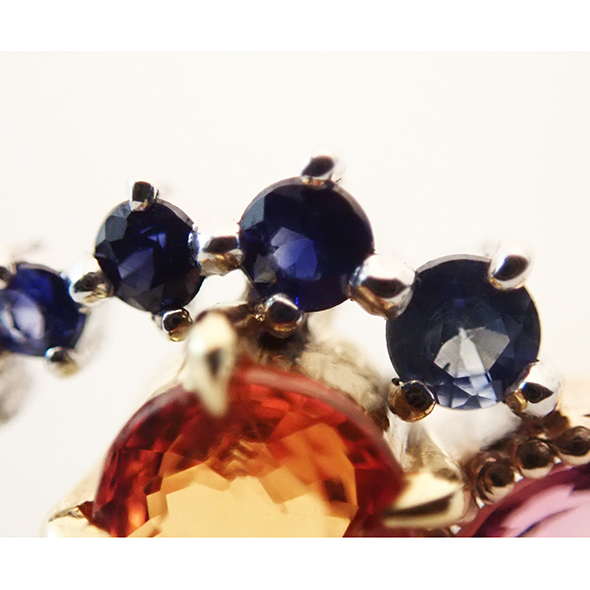 百花(ももか)常花のピアス ーオレンジサファイアー ブルーサファイアの拡大図 Pt900 K18イエローゴールド K18ピンクゴールド オレンジサファイア ロードライトガーネット ブルーサファイア 写真8