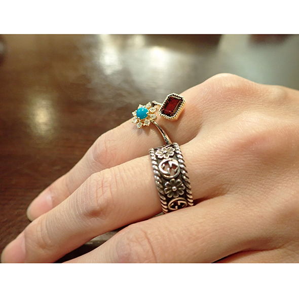 ガーネットとトルコ石のフォークリング