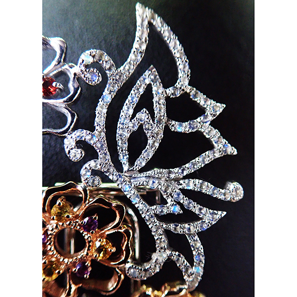 かんざし ー花錦ー 蝶々の部分 SV925 K18ピンクゴールド ロイヤルブルームーンストーン ガーネット アメジスト ピンクトルマリン ブルートパーズ イエローベリル アイオライト ペリドット シトリン 写真3