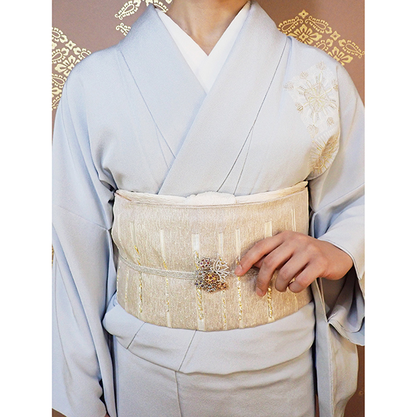 かんざし ー花錦ー 帯留め着用図 SV925 K18ピンクゴールド ロイヤルブルームーンストーン ガーネット アメジスト ピンクトルマリン ブルートパーズ イエローベリル アイオライト ペリドット シトリン 写真7