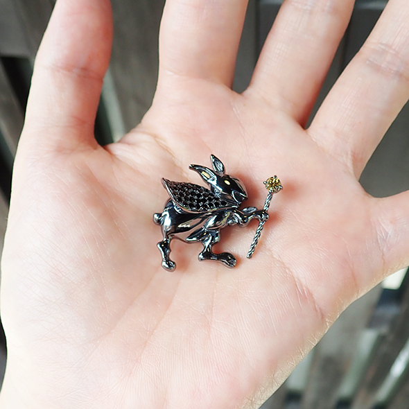 モンタナサファイア入り「企む（たくらむ）」