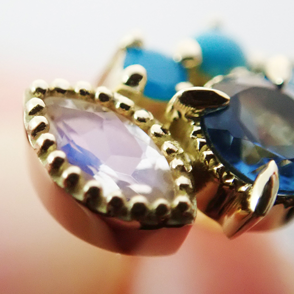 百花(ももか)常花のピアス ーロンドンブルートパーズー ロイヤルブルームーンストーンの拡大図 K18イエローゴールド ロンドンブルートパーズ ロイヤルブルームーンストーン トルコ石 写真5