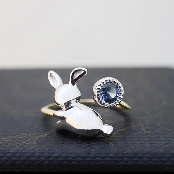 モンタナサファイア入り「月夜のうさぎピンキーリング」 