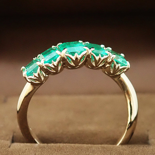 エメラルドとダイヤモンドのコンビリング