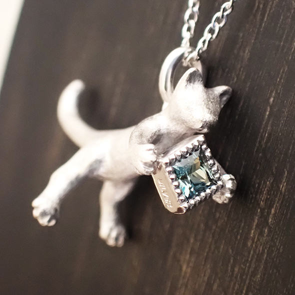 アレキサンドライト入り「こねこ」 全体図 SV925 アレキサンドライト 写真3