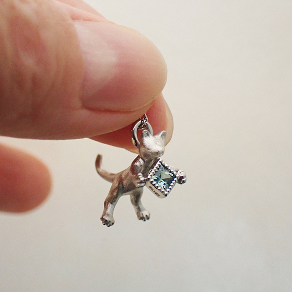 アレキサンドライト入り「こねこ」