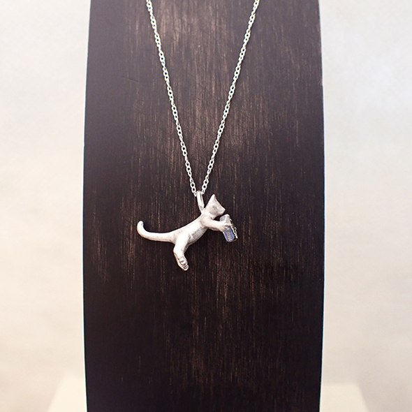 アレキサンドライト入り「こねこ」 全体図 SV925 アレキサンドライト 写真2