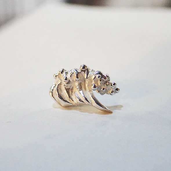 「海老で鯛を釣る」ブローチ